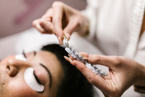 Top 5 Écoles pour Styliste en Extension de Cils à Toulouse